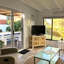 Shellharbour Beach Cottage - walk onto Patrolled beach with flags in summer, 谢尔哈伯 — 照片 3