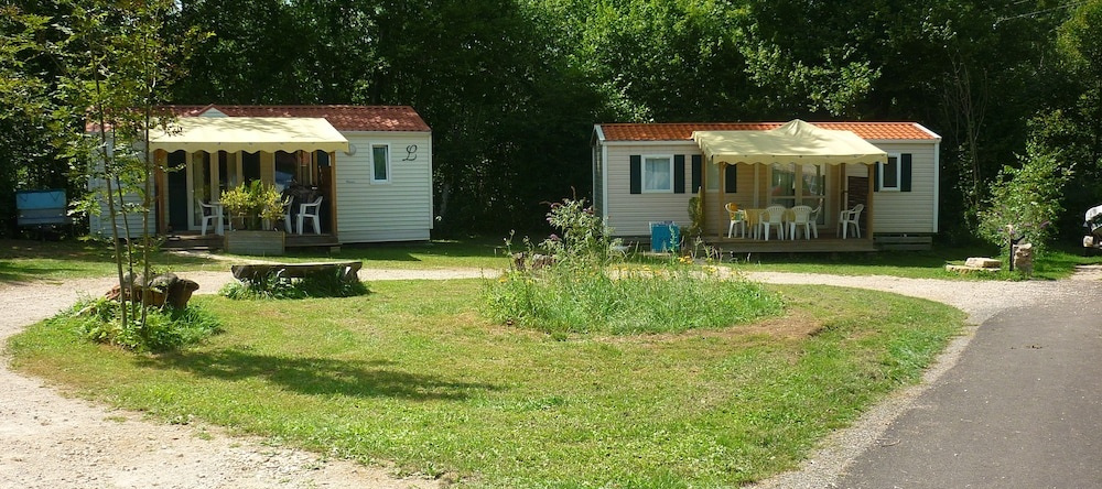 Chalets du Camping Les Merilles, 迪西耶 — 照片 1