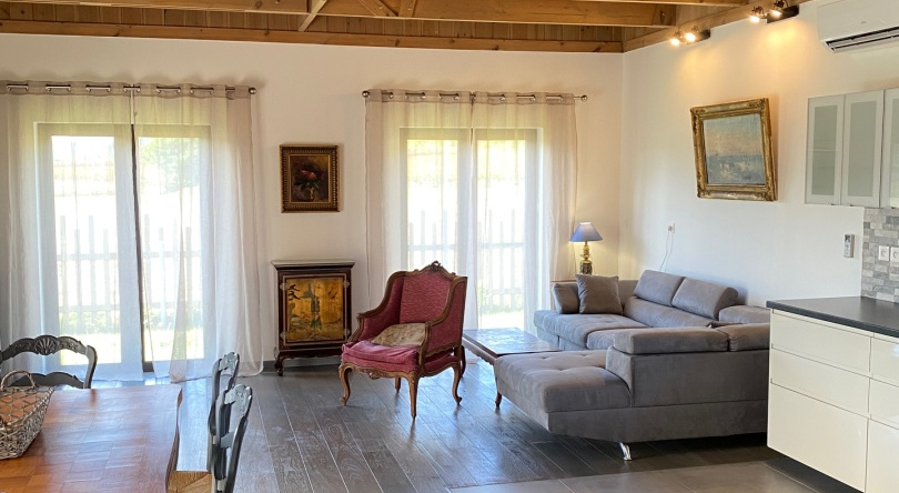 Derevyanniy Dom In France Private house, 蒙卡雷 — 照片 1