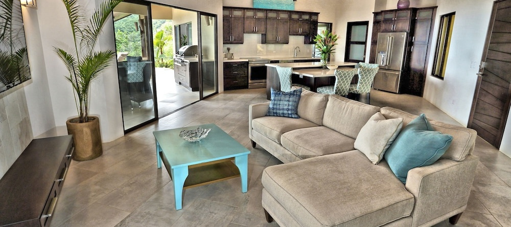 Golden Pineapple Villas, 尤维塔 — 照片 1