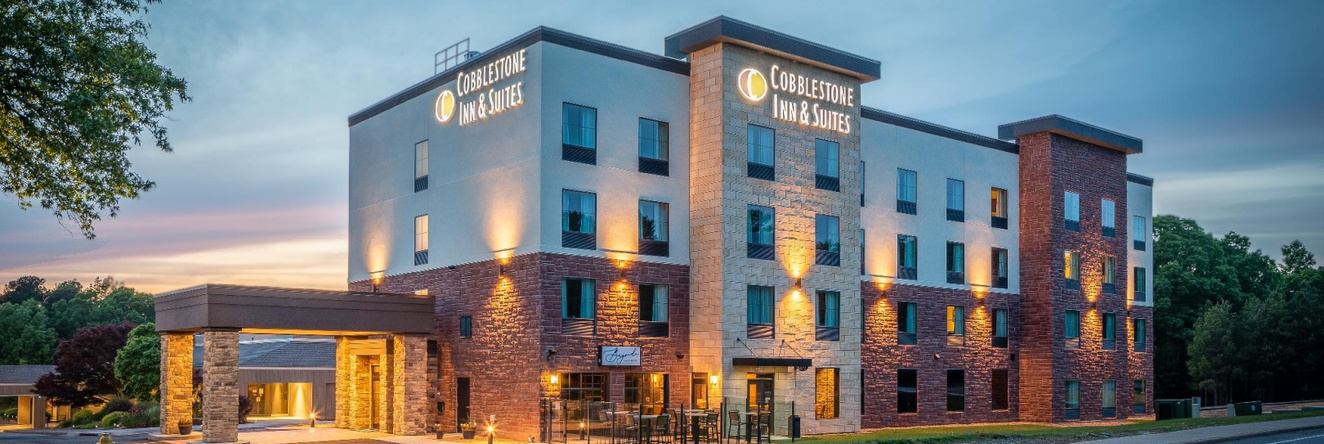 Cobblestone Inn & Suites - Fairfield Bay, Фэрфилд-Бей — фото 1