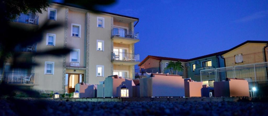 Sunset Deluxe Apartments, Вир — фото 1