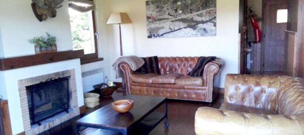 House With 3 Bedrooms in Age, With Wonderful Mountain View, Pool Acces, 普奇塞达 — 照片 1