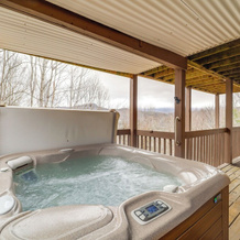 Sugar Mountain Chalet W/ Hot Tub & Ski Shuttle!, Шугар-Маунтин — фото 2