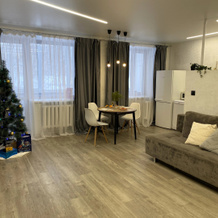 V Gostyakh U Zamministra Flat, Izhevsk — photo 4