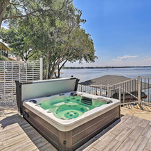 Lavish Lake House, Near Vineyards + Marinas!, Гранбери — фото 4