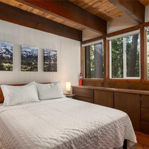 Private Beach Access, Renovated, Pet Friendly Cabin - "pine Cone Haven" #108, 太浩城 — 照片 4