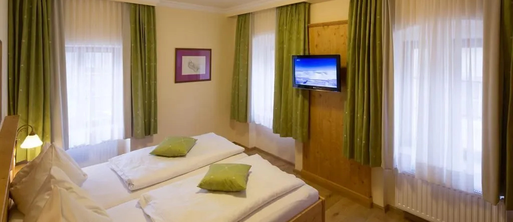 Hotel-Restaurant Zum Schwarzen Bären, 多瑙河畔埃默斯多夫 — 照片 1