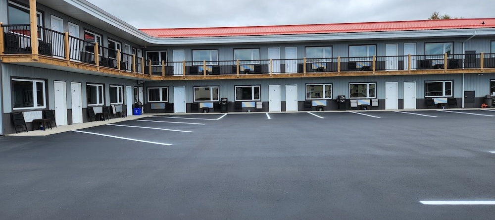 Outdoorsman Motel, 瓦瓦 — 照片 1