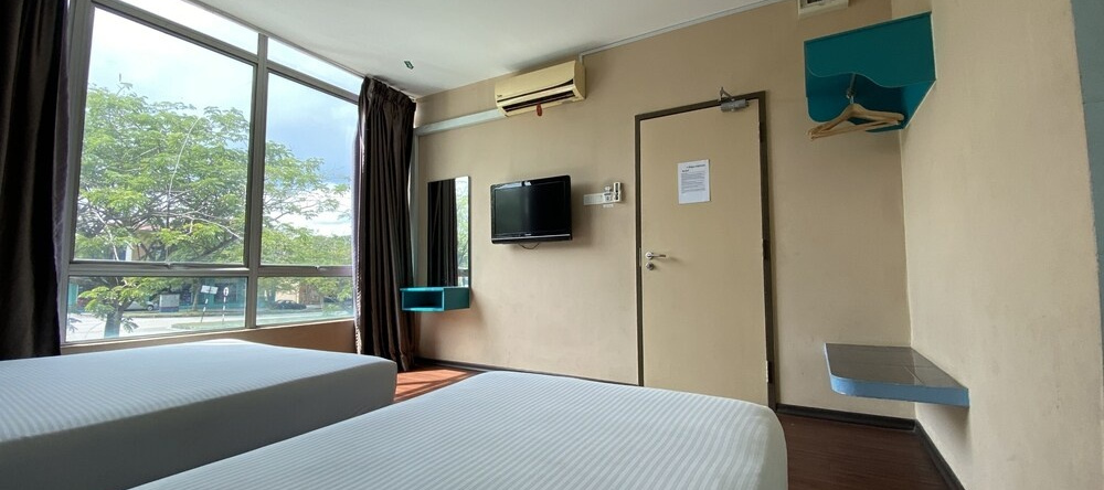 7 Days Express Hotel by OYO Rooms, Ayer Hitam — photo 1