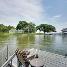 Stunning Lakefront Home: Hot Tub & Game Room!, Энчантед-Окс — фото 5