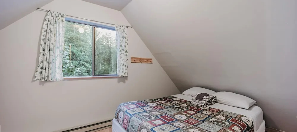 Mt Baker Lodging - Cabin 67 - Private 2-story Cabin With a Private hot tub, Maple Falls — photo 1
