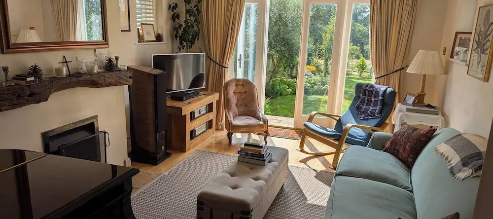 Family Home in Lovely Village With big Garden, Horsted Keynes — photo 1