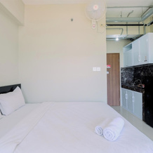 Cozy And Restful Studio Lrt City Sentul - Royal Sentul Park Apartment, Kadumangu — photo 2