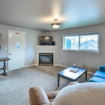 Apartment w/ Gas Fireplace ~ 1/2 Mi to Beach!, Anacortes — photo 2
