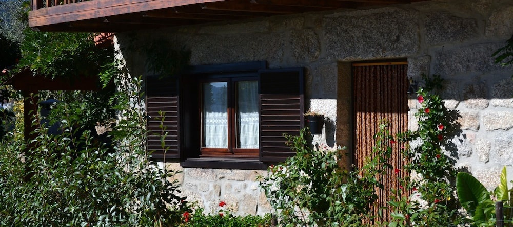 House With 2 Bedrooms in Celorico de Basto, With Wonderful Mountain Vi, 塞洛里库迪巴什图 — 照片 1