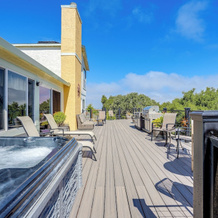 Vallejo Home w/ Spacious Deck, Hot Tub & Views, 瓦列霍 — 照片 2