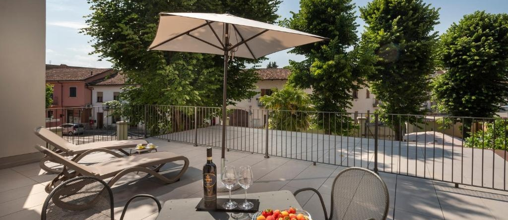 Villa Bernasconi - camere e ristorante -, 纳尔佐莱 — 照片 1
