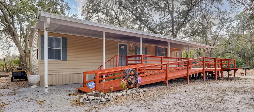 Valrico Retreat w/ Fire Pit ~ 18 Mi to Tampa!, 多佛 — 照片 1