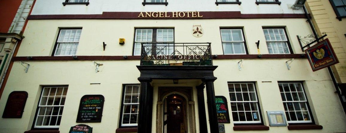The Angel Hotel, Хелстон — фото 1