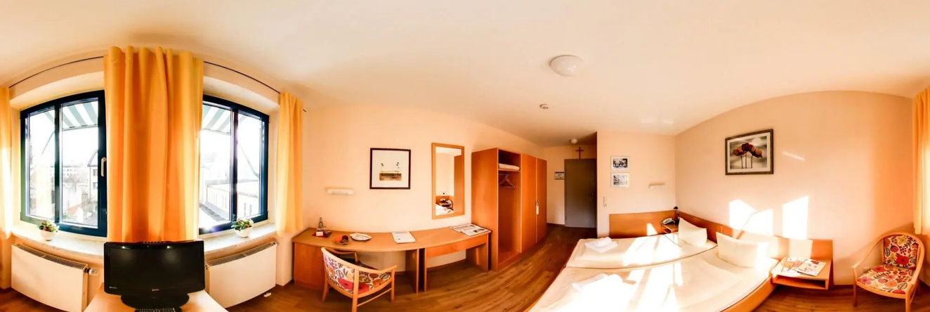 Stadthotel Deggendorf, Деггендорф — фото 1