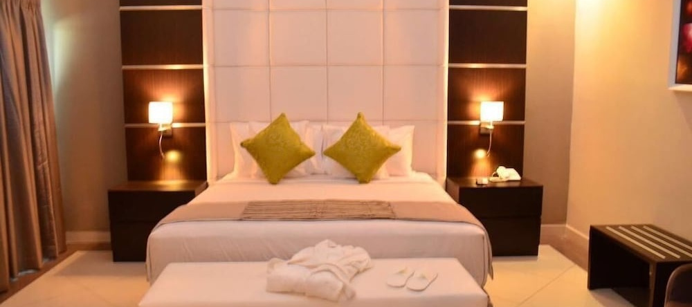 Hotel Seasons And Spa, Нампула — фото 1