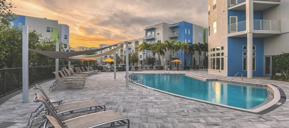 Landing Furnished Apartments - Clearwater, Клируотер — фото 1