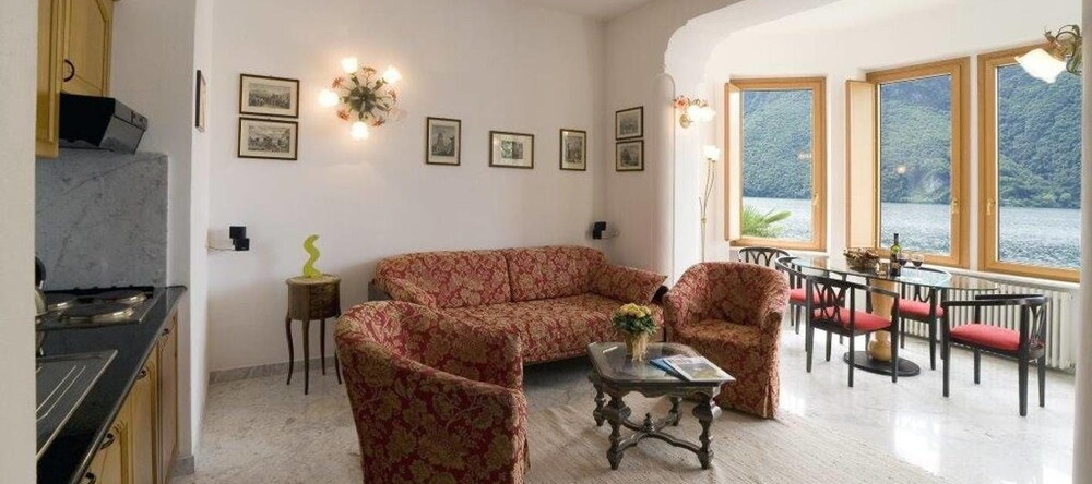 Lake Lugano 1 bed Apartment With Balcony, 瓦尔索尔达 — 照片 1