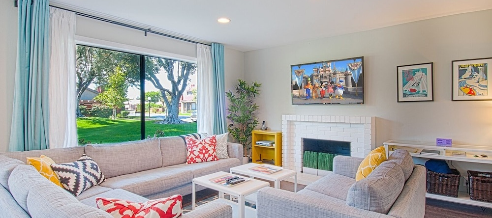 A Spoonful of Sugar 3 Bedrooms 2.5 Bathrooms Condo, 阿纳海姆 — 照片 1