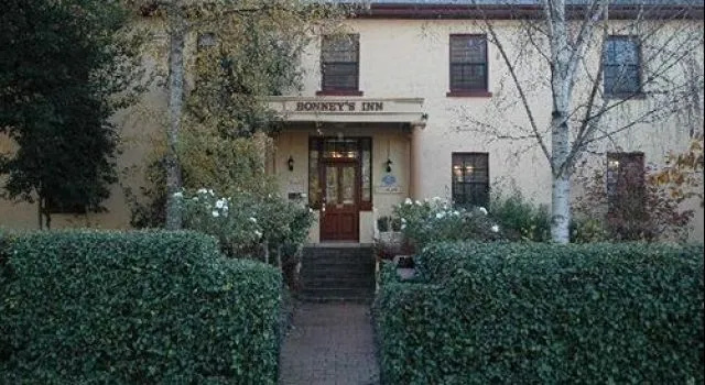 Bonney's Inn, Deloraine — photo 1