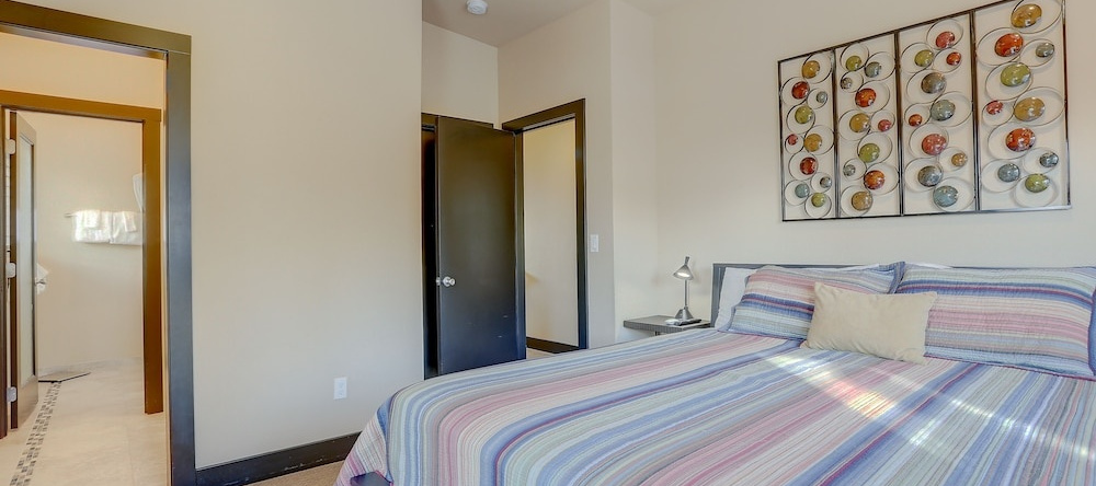 Urban Roundabout 2 Bedroom Home by RedAwning, Bend — photo 1