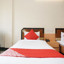 OYO 24487 Hotel Raj Regency, 艾哈迈德讷格尔 — 照片 3