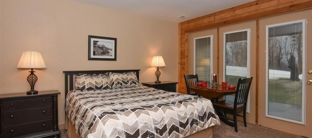 Seven Springs Stoneridge Ski-In/Out Condo with Mountain Views by RedAwning, 七泉 — 照片 1