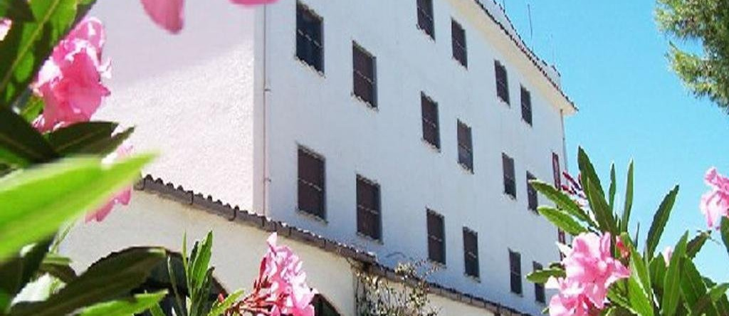 Albergo Hotel Bally, 伊斯基泰拉 — 照片 1