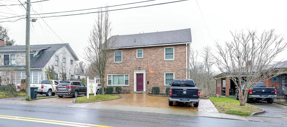 Beckley Studio w/ Private Hot Tub & Home Gym!, Beckley — photo 1