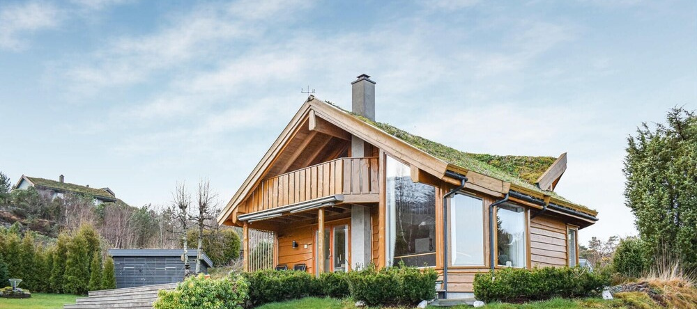 Nice Home in Bjoa With 4 Bedrooms, Wifi and Indoor Swimming Pool, Leirvik — photo 1