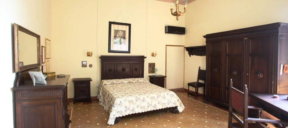 Venice Region Castle With Garden Views, Romano d'Ezzelino — photo 1