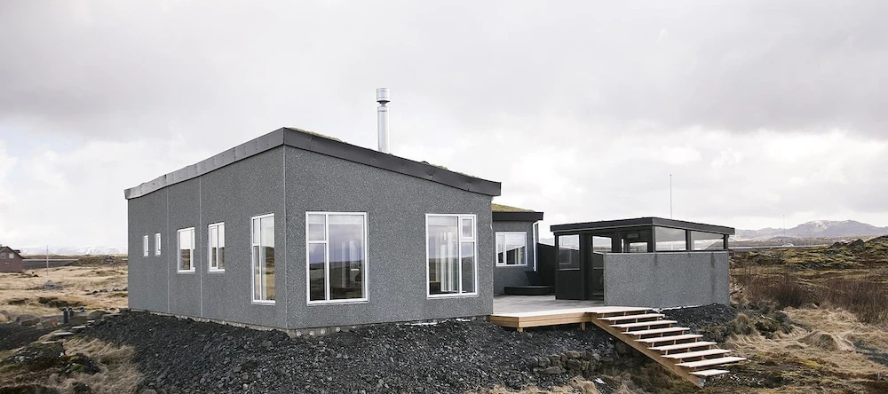 Cabin by the Sea, Grindavik — photo 1