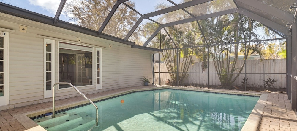 Poolside Oasis! Family Escape in Safety Harbor, Safety Harbor — photo 1