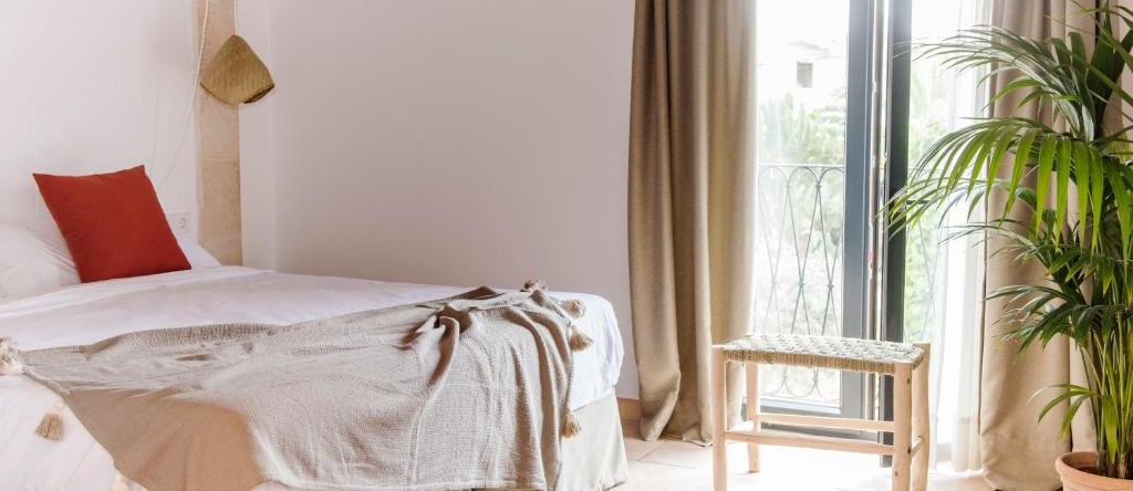 Curolla Petit Hotel, Maria de la Salut — photo 1