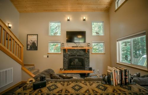 Compass Cabin, Coles Corner — photo 1