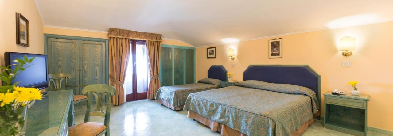 Hotel Iaccarino, 圣阿加塔-苏伊-杜埃-戈尔菲 — 照片 1