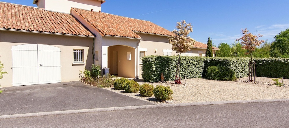 Spacious Luxury Villa With Private Heated Pool And Sauna At An Golf Course, Рузед — фото 1