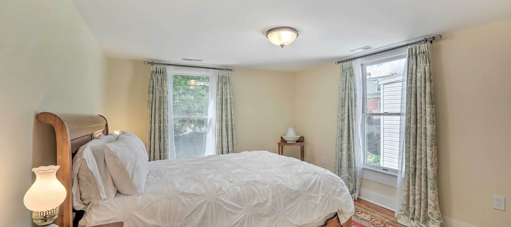 Charming Lambertville Retreat - 1 Mi to River!, Lambertville — photo 1