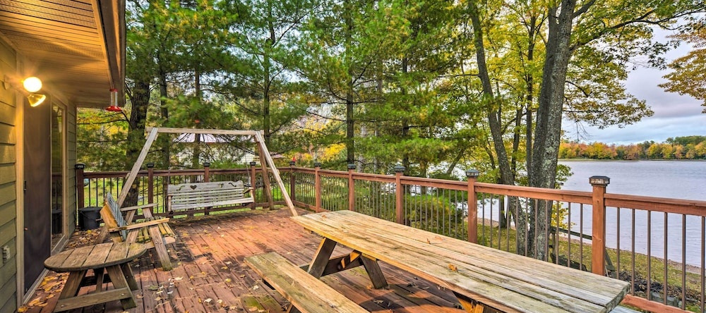 Cozy Hayward Cottage w/ Dock & Lakefront View, 奇夫湖 — 照片 1