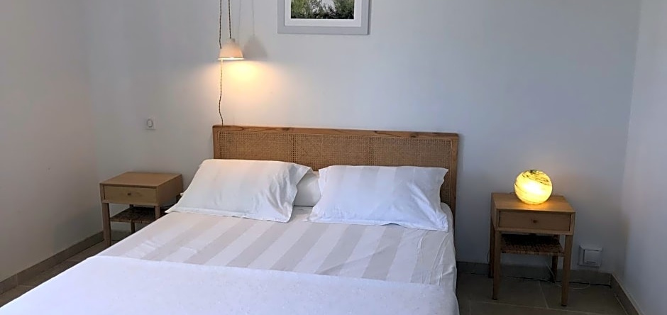 Chambre hôtes Les Garrigues CUCURON, Cucuron — photo 1