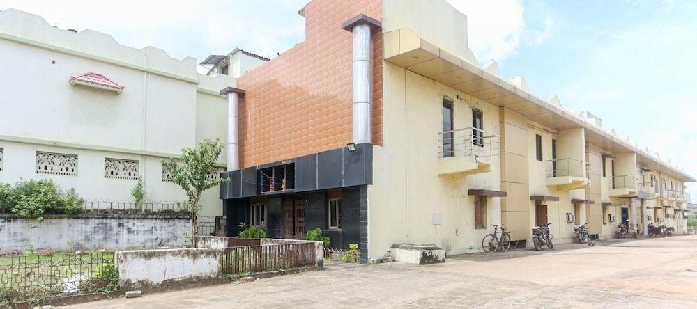 OYO 48884 Hotel Trishakti, 塔尔切尔 — 照片 1