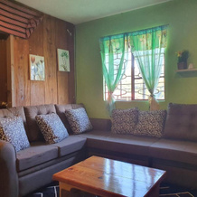 Adelle's Transient, Spacious 3-Bedroom Homestay, Ла Тринидад — фото 2