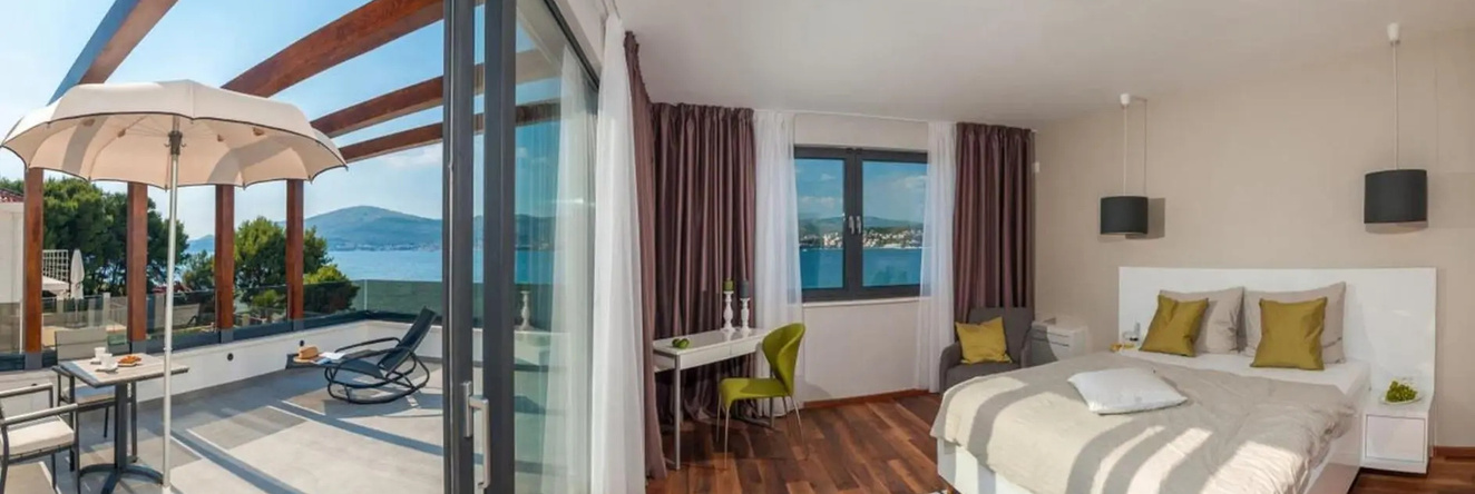 Luxury Beachfront Villa Trogir 1 with private pool, jacuzzi and gym at the beach on Ciovo - Okrug Gornji, Okrug Gornji — photo 1