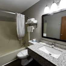 Super 8 by Wyndham Pella, Pella — photo 5
